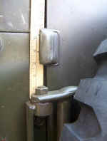 doorhinge.jpg (43410 bytes)